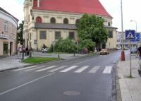 U kostela