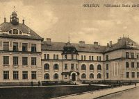 Holešov. Měšťanská škola dívčí.