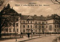 Holešov. Obecná a měšťanská škola dívčí B. Němcové