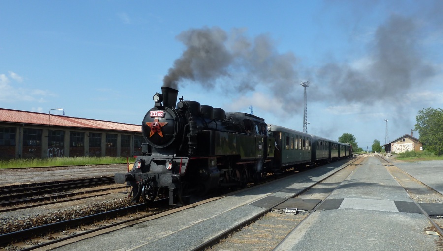 28. května 2016 – nádraží Holešov - průjezd historického parního vlaku 433.002 "Matěje" (21,8 °C)