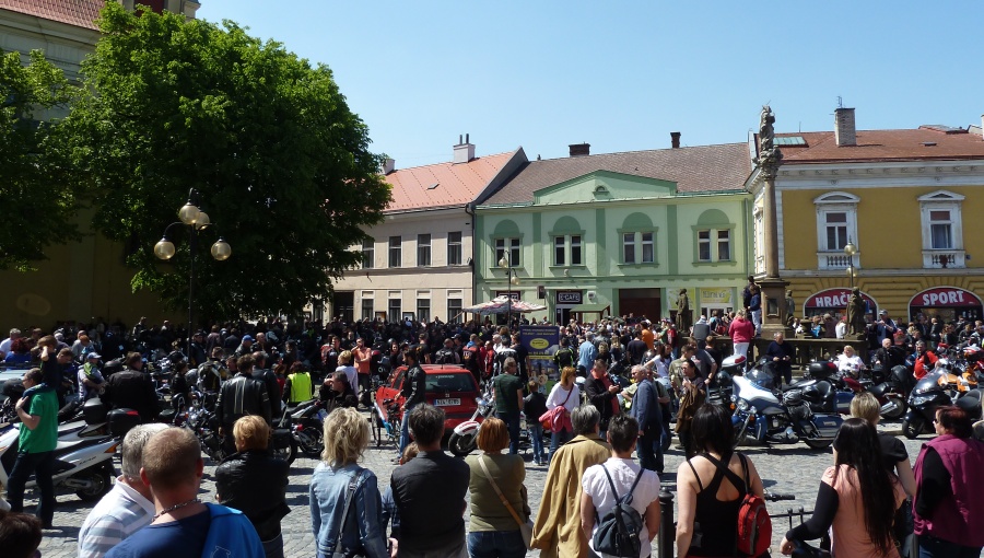 7. května 2016 – Náměstí Dr. E. Beneše – jarní MOTO vyjížďka (20,3 °C)