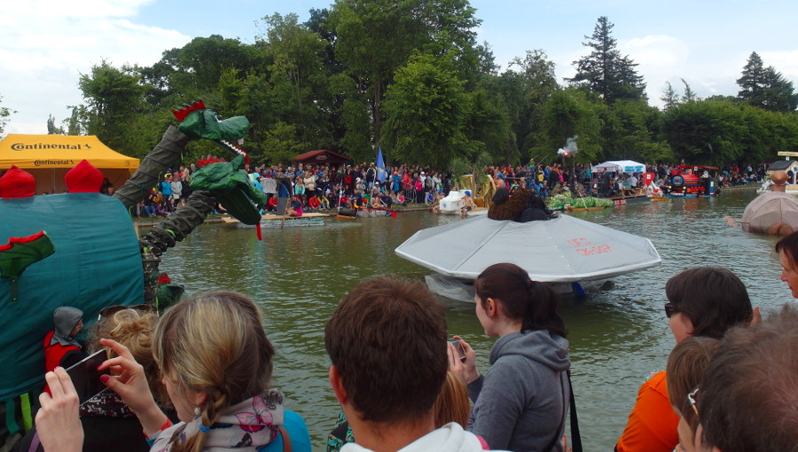 20. června 2015 – Holešovská regata v zámeckém parku – přehlídka plavidel (17,4 °C)