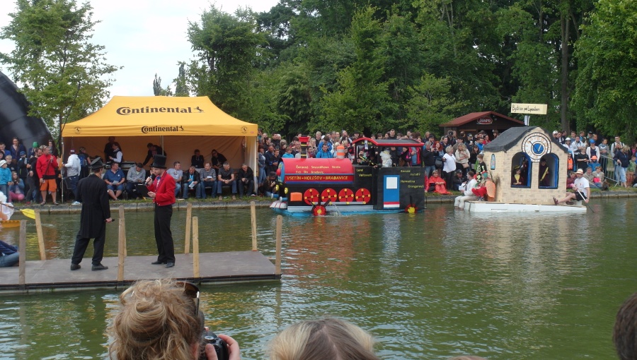 20. června 2015 – Holešovská regata v zámeckém parku – přehlídka plavidel (17,4 °C)