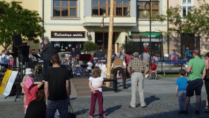 21. května 2016 – Náměstí Dr. E. Beneše – Kácení máje (23 °C)