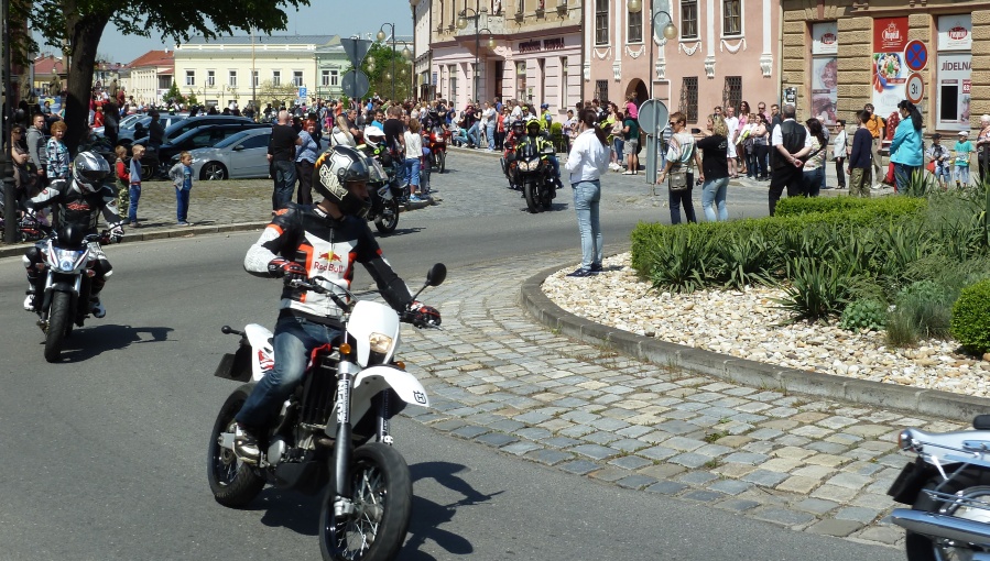 7. května 2016 – Náměstí Dr. E. Beneše – jarní MOTO vyjížďka (20,4 °C)