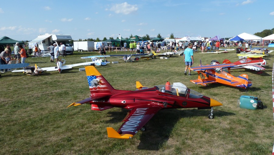 11. a 12. srpen 2018 - 20. ČMELÁK model SHOW (25 °C)