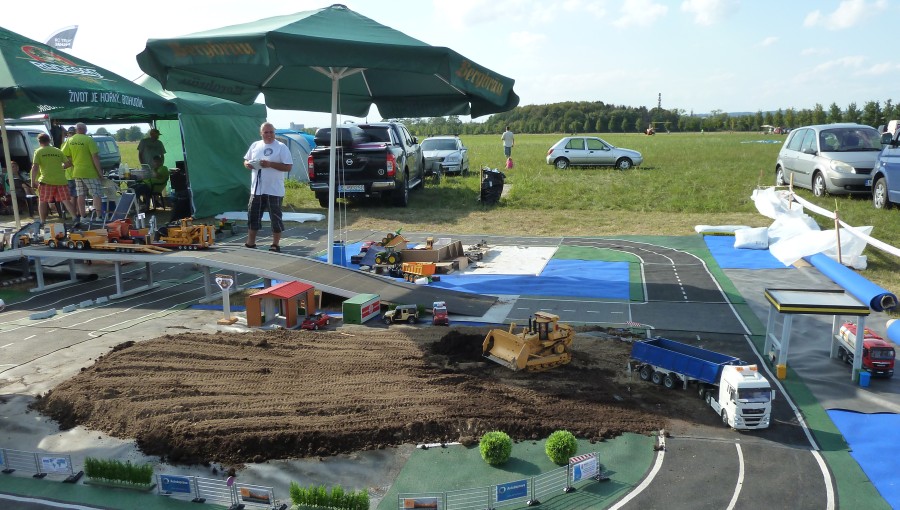 11. a 12. srpen 2018 - 20. ČMELÁK model SHOW (25 °C)