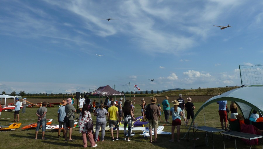 11. a 12. srpen 2018 - 20. ČMELÁK model SHOW (25 °C)