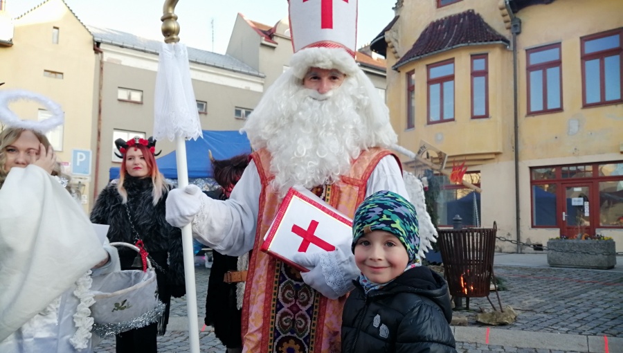 30. listopadu 2019 – Vánoční trhy s rozsvěcením Vánočního stromu (0,8 °C)